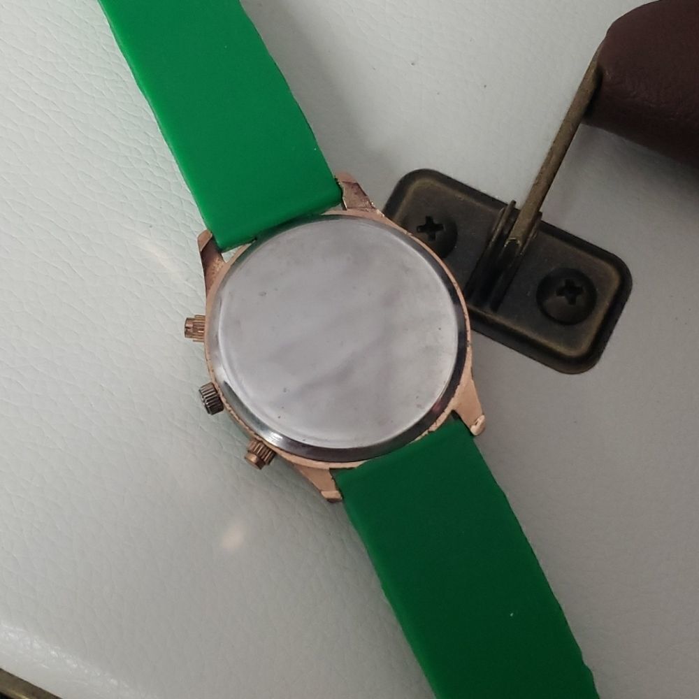 Green Geneva Watch  - Picture 4 of 4